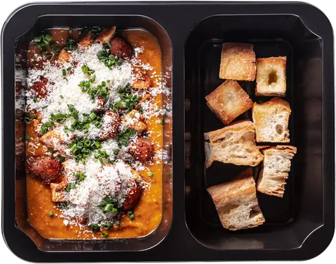 Polévka Ribollita s kuřecím masem a focaccia krutony